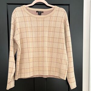Tahari Plaid Long Sleeve Beige/White Knit Top w/Burgundy Accents. Size Medium.